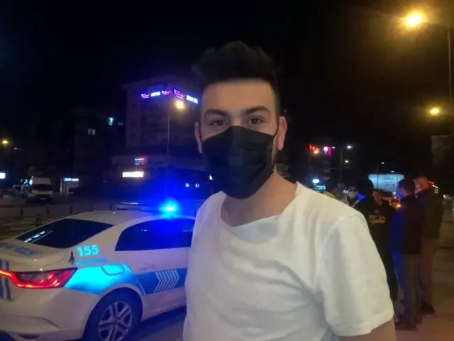 İzmir'de iki ayrı trafik kazası: 2'si polis 4 yaralı İzmir'de iki ayrı trafik kazası: 2'si polis 4 yaralı