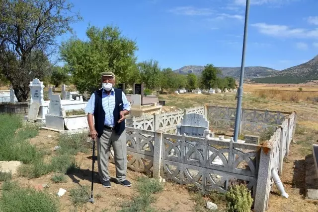 Son dakika... Jandarma, şehit öğretmen Kaynar'ın 24 yıllık mezarını yeniledi Son dakika... Jandarma, şehit öğretmen Kaynar'ın 24 yıllık mezarını yeniledi