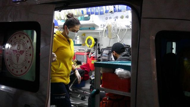 kopege carpmamak icin manevra yapan motosikle 14004450 o