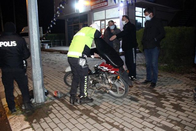 kopege carpmamak icin manevra yapan motosikle 2 14004450 o