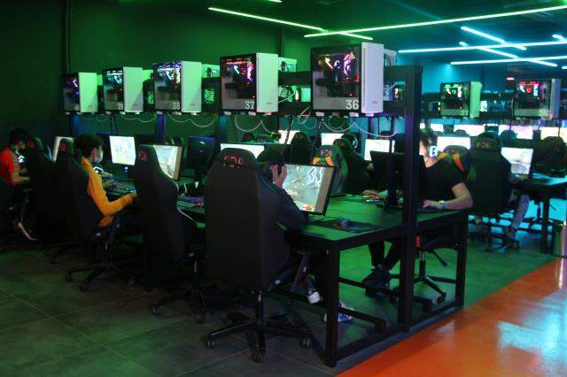 Koronavirüs salgını e-spor'a ilgiyi artırdı! Aylık 10 bin lira kazanan var
