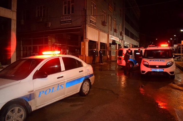 Malatya'da iki grup arasında kavga: 1 ölü 2 yaralı Malatya'da iki grup arasında kavga: 1 ölü 2 yaralı