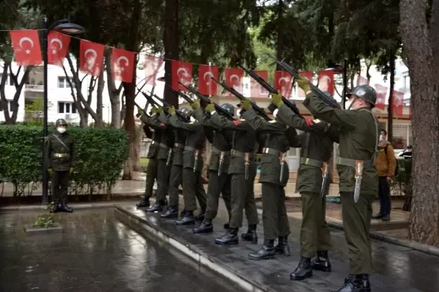 Manisa'da Çanakkale Zaferinin 106. yılı kutlandı Manisa'da Çanakkale Zaferinin 106. yılı kutlandı