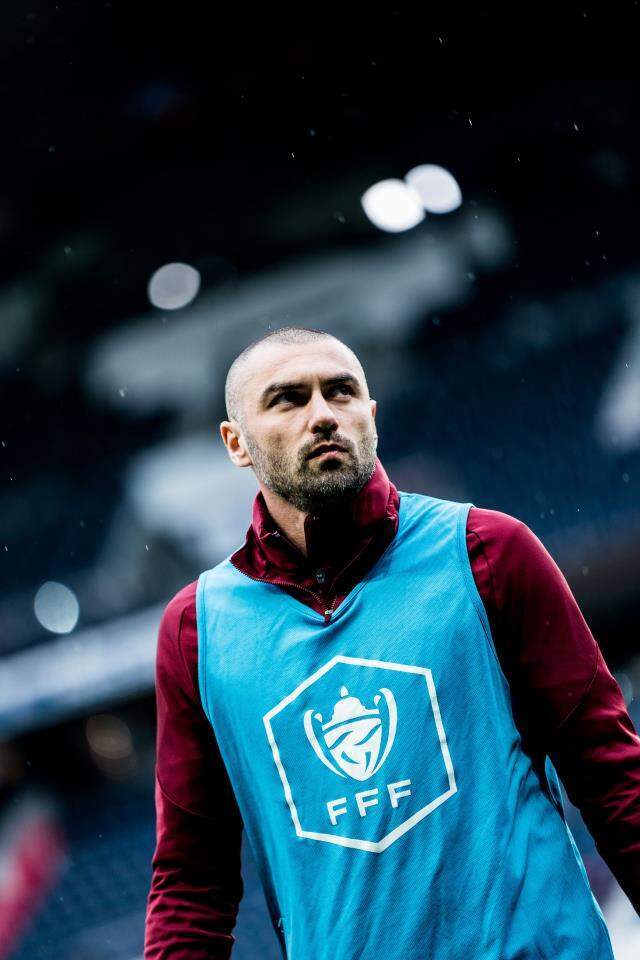 PSG yenilgisi sonrası Fransız basını Burak Yılmaz'ı övüp Yusuf Yazıcı'yı eleştirdi