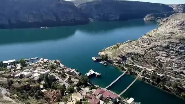 Son dakika... ŞANLIURFA - Güneydoğu'nun 'sakin şehri' Halfeti, yeni sezonda 1 milyon turist hedefliyor Son dakika... ŞANLIURFA - Güneydoğu'nun 'sakin şehri' Halfeti, yeni sezonda 1 milyon turist hedefliyor