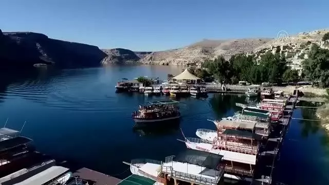 Son dakika... ŞANLIURFA - Güneydoğu'nun 'sakin şehri' Halfeti, yeni sezonda 1 milyon turist hedefliyor Son dakika... ŞANLIURFA - Güneydoğu'nun 'sakin şehri' Halfeti, yeni sezonda 1 milyon turist hedefliyor
