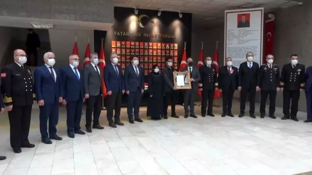 Şehit Furkan Yılmaz'ın ailesine Övünç Madalyası ve Beratı takdim edildi