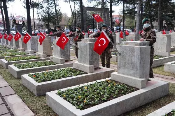 Son Dakika | Şehitler, Eskişehir ve Kütahya'da anıldı