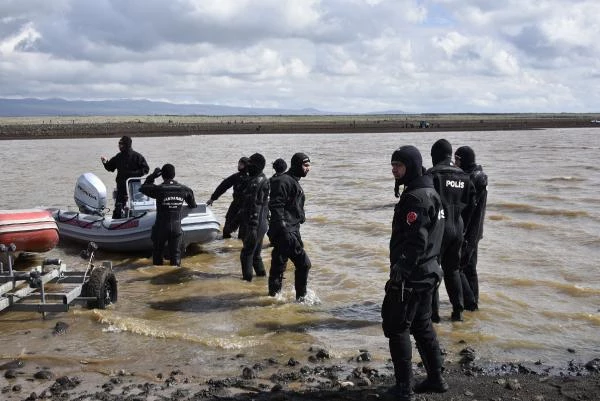 Siverek'te gölette kaybolan gençleri arama çalışmaları sürüyor