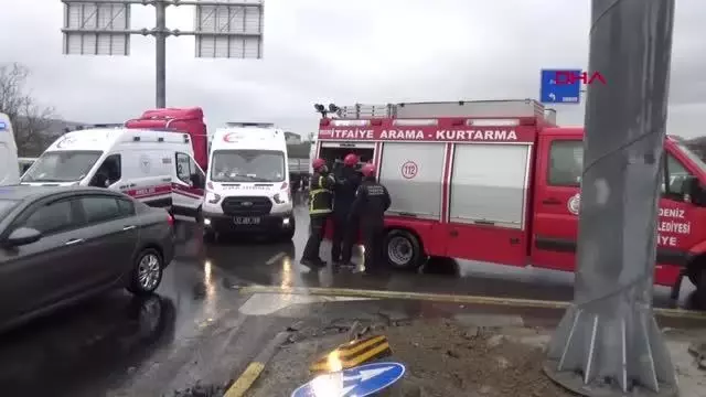 ZONGULDAK Hafif ticari araç ile otomobil çarpıştı: 5 yaralı