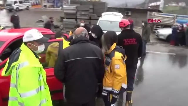 ZONGULDAK Hafif ticari araç ile otomobil çarpıştı: 5 yaralı