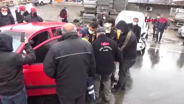 ZONGULDAK Hafif ticari araç ile otomobil çarpıştı: 5 yaralı