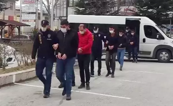 AFYONKARAHİSAR Afyonkarahisar merkezli yasa dışı bahis çetesi operasyonuna 5 tutuklama AFYONKARAHİSAR Afyonkarahisar merkezli yasa dışı bahis çetesi operasyonuna 5 tutuklama