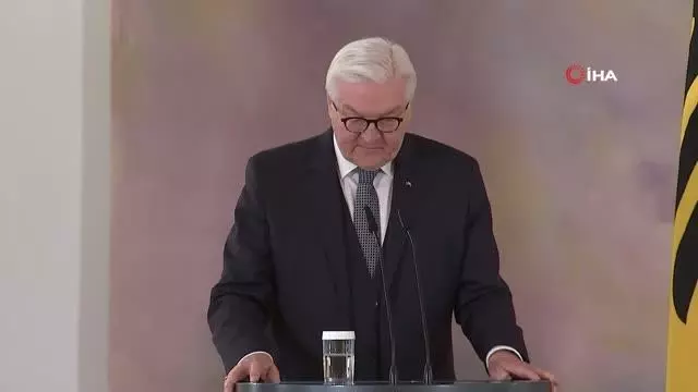 - Almanya Cumhurbaşkanı'ndan, Uğur Şahin ve Özlem Türeci'ye Liyakat Nişanı- Almanya Cumhurbaşkanı Steinmeier: 'Geliştirdiğiniz bu aşı insanlığa bir... - Almanya Cumhurbaşkanı'ndan, Uğur Şahin ve Özlem Türeci'ye Liyakat Nişanı- Almanya Cumhurbaşkanı Steinmeier: 'Geliştirdiğiniz bu aşı insanlığa bir...