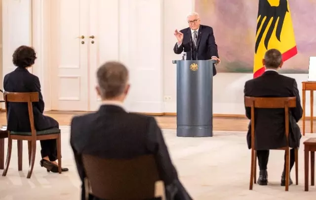 - Almanya Cumhurbaşkanı'ndan, Uğur Şahin ve Özlem Türeci'ye Liyakat Nişanı- Almanya Cumhurbaşkanı Steinmeier: 'Geliştirdiğiniz bu aşı insanlığa bir... - Almanya Cumhurbaşkanı'ndan, Uğur Şahin ve Özlem Türeci'ye Liyakat Nişanı- Almanya Cumhurbaşkanı Steinmeier: 'Geliştirdiğiniz bu aşı insanlığa bir...