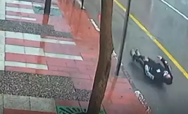 MANİSA Ambulansın çarptığı down sendromlu Şefik, yaralandı