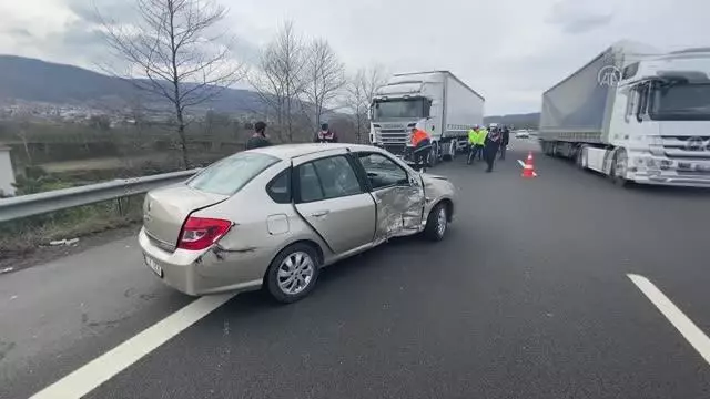 Son dakika! Anadolu Otoyolu'nda kaza yapan otomobildeki anne-kız yaralandı Son dakika! Anadolu Otoyolu'nda kaza yapan otomobildeki anne-kız yaralandı