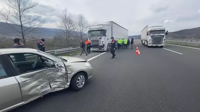 Son dakika! Anadolu Otoyolu'nda kaza yapan otomobildeki anne-kız yaralandı Son dakika! Anadolu Otoyolu'nda kaza yapan otomobildeki anne-kız yaralandı