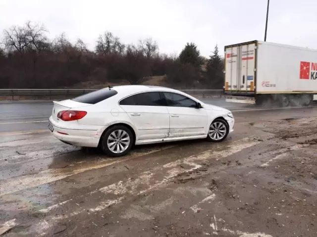 Son dakika haberi: Ankara'da zincirleme trafik kazası: 5 yaralı Son dakika haberi: Ankara'da zincirleme trafik kazası: 5 yaralı