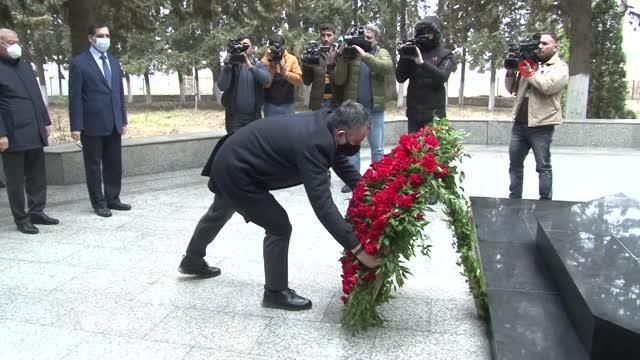 - Bakan Pakdemirli, Karabağ'da- Tarım ve Orman Bakanı Bekir Pakdemirli, Fuzuli'de Ermenilerin yakıp yıktıkları yerleşim yerlerinde incelemelerde...