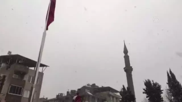BALIKESİR - Dursunbey ilçesinde kar yağışı etkili oldu BALIKESİR - Dursunbey ilçesinde kar yağışı etkili oldu