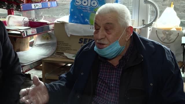 Beyoğlu'nun 70 yıllık bakkalı Kovid-19 nedeniyle ara verdiği mesleğine ve müşterilerine yeniden kavuştu