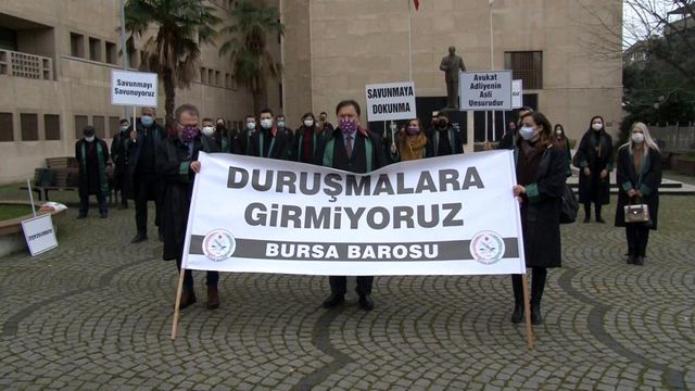 Bursa'da avukatlar duruşmalara girmeyerek sessiz eylem başlattı