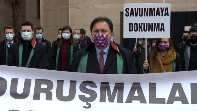 Bursa'da avukatlar duruşmalara girmeyerek sessiz eylem başlattı