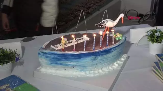 BURSA Yaren Leylek'in 10'uncu gelişi pastayla kutlandı BURSA Yaren Leylek'in 10'uncu gelişi pastayla kutlandı
