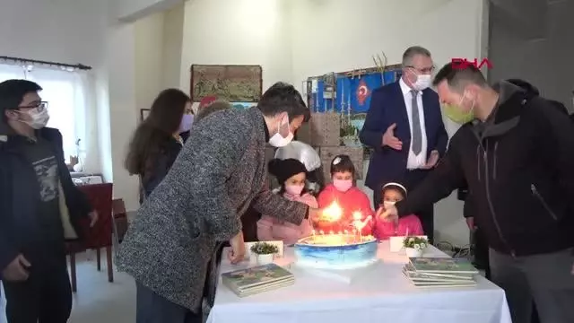 BURSA Yaren Leylek'in 10'uncu gelişi pastayla kutlandı BURSA Yaren Leylek'in 10'uncu gelişi pastayla kutlandı