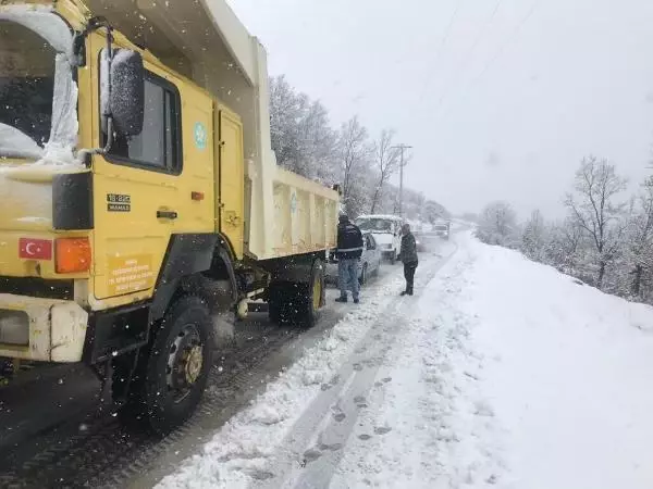 Demirci'de ulaşıma kar engeli Demirci'de ulaşıma kar engeli