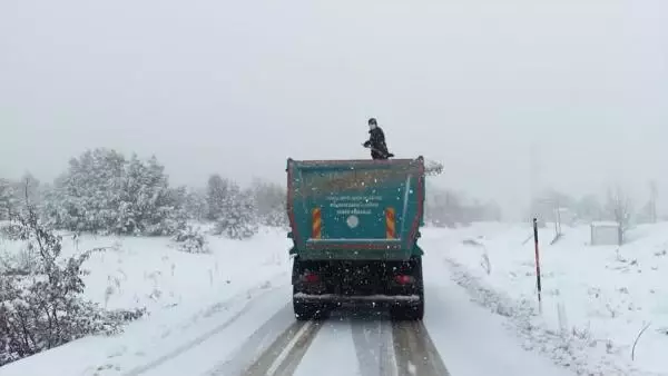 Demirci'de ulaşıma kar engeli Demirci'de ulaşıma kar engeli