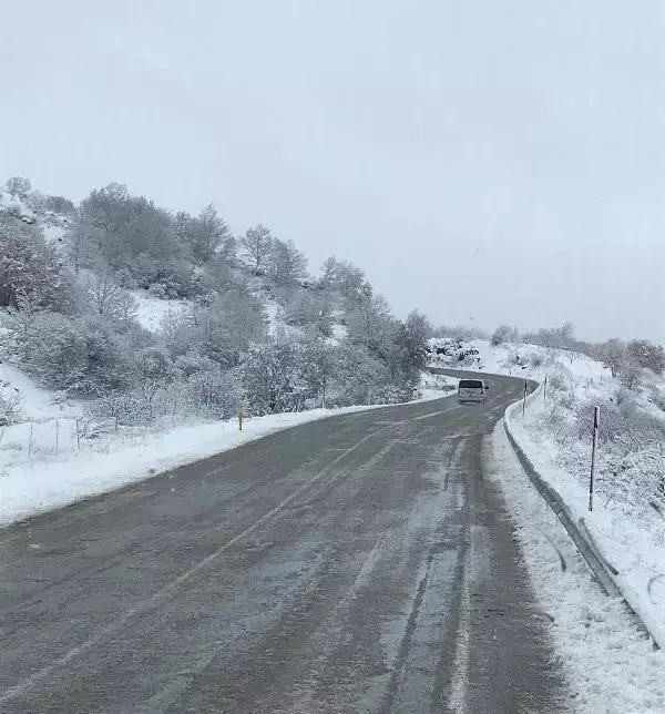 Demirci'de ulaşıma kar engeli Demirci'de ulaşıma kar engeli