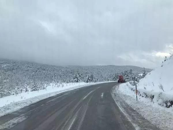 Demirci'de ulaşıma kar engeli Demirci'de ulaşıma kar engeli