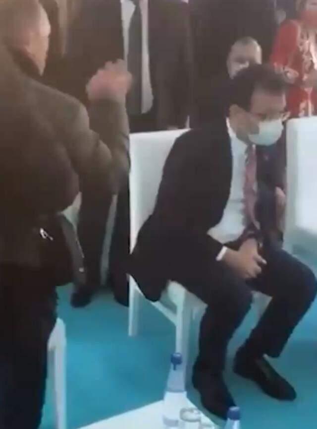 Edirnekapı'nın ardından Ekrem İmamoğlu'na bir protesto daha! Korumaları devreye girdi: Alın bunu alın Edirnekapı'nın ardından Ekrem İmamoğlu'na bir protesto daha! Korumaları devreye girdi: Alın bunu alın