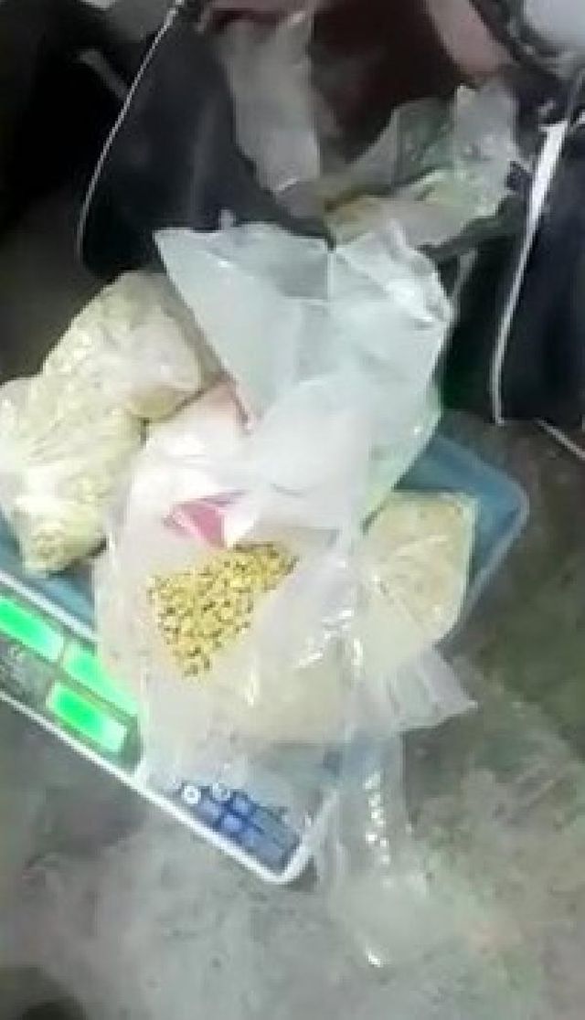 Son dakika haberi | (Ek bilgi ve görüntülerle) Başakşehir'de ayakkabı imalathanesine uyuşturucu baskını kamerada: 4 gözaltı