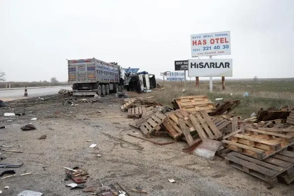 Son dakika! Eskişehir'de kamyon kazası 3 yaralı Son dakika! Eskişehir'de kamyon kazası 3 yaralı