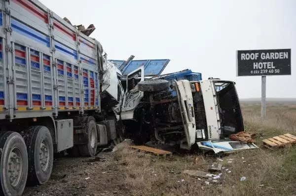 Son dakika! Eskişehir'de kamyon kazası 3 yaralı Son dakika! Eskişehir'de kamyon kazası 3 yaralı