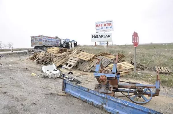 Son dakika! Eskişehir'de kamyon kazası 3 yaralı Son dakika! Eskişehir'de kamyon kazası 3 yaralı