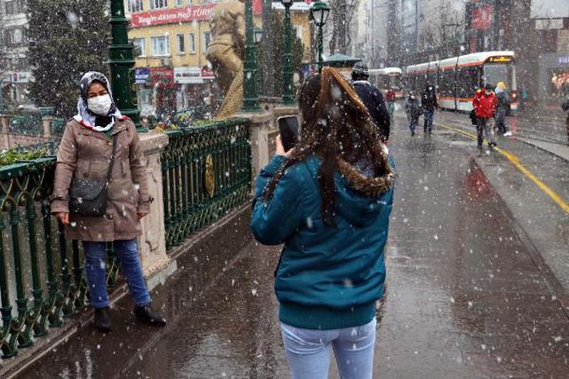 Eskişehir'de Mart ayında kar sürprizi