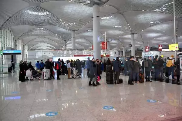 İSTANBUL HAVALİMANI, PANDEMİ DÖNEMİNİN EN YOĞUN GÜNÜNÜ YAŞADI İSTANBUL HAVALİMANI, PANDEMİ DÖNEMİNİN EN YOĞUN GÜNÜNÜ YAŞADI