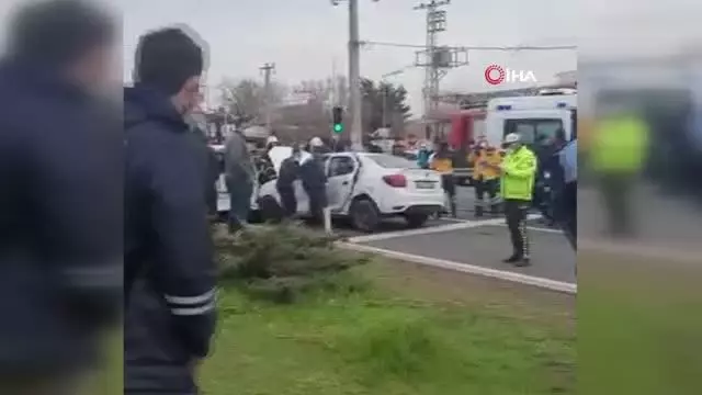 İstanbul-Tekirdağ yolunda kırmızı ışıkta zincirleme kaza İstanbul-Tekirdağ yolunda kırmızı ışıkta zincirleme kaza