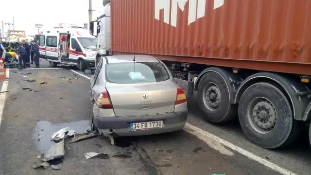 İstanbul-Tekirdağ yolunda kırmızı ışıkta zincirleme kaza İstanbul-Tekirdağ yolunda kırmızı ışıkta zincirleme kaza