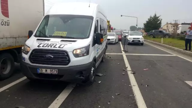 İstanbul-Tekirdağ yolunda kırmızı ışıkta zincirleme kaza İstanbul-Tekirdağ yolunda kırmızı ışıkta zincirleme kaza
