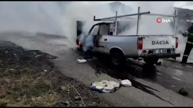 Kamyonet alev alev yandı