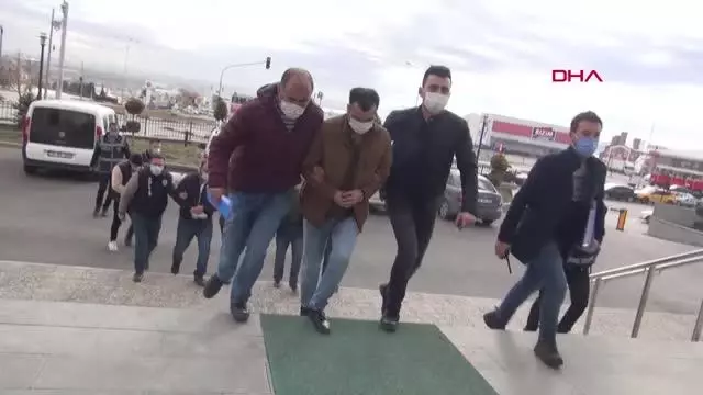 KARAMAN Kurayla ev sahibi olanları dolandıran 3 şüpheli, adli kontrolle serbest KARAMAN Kurayla ev sahibi olanları dolandıran 3 şüpheli, adli kontrolle serbest
