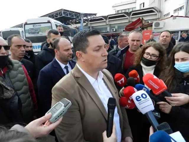 - Kosova'da otobüs konvoylu protesto eylemi - Kosova'da otobüs konvoylu protesto eylemi