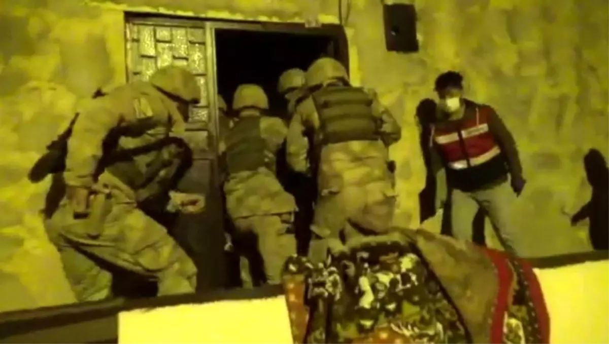Mersin'de eylem hazırlığındaki 14 kişi yakalandı