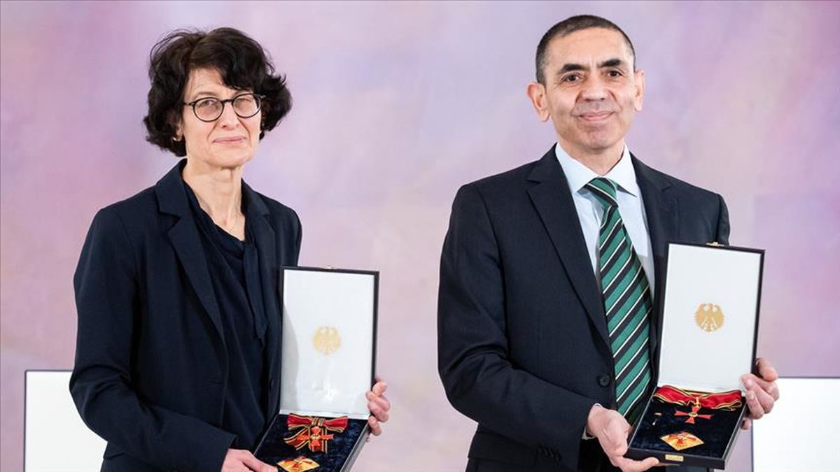 Özlem Türeci kimdir? Bilim insanları Özlem Türeci ve Uğur Şahin'e liyakat nişanı!