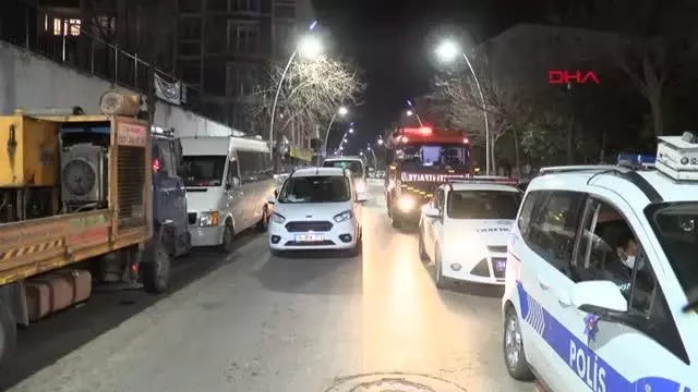 PARK HALİNDEKİ OTOMOBİLE ÇARPAN HAFİF TİCARİ ARAÇ DEVRİLDİ PARK HALİNDEKİ OTOMOBİLE ÇARPAN HAFİF TİCARİ ARAÇ DEVRİLDİ